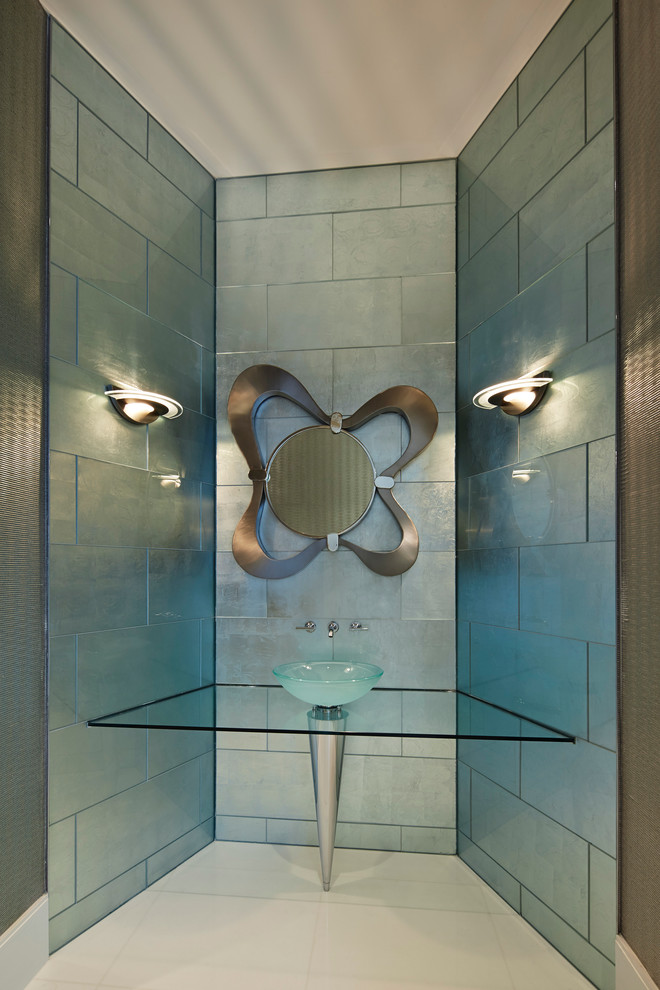 Esempio di un bagno di servizio contemporaneo con lavabo a bacinella e piastrelle blu