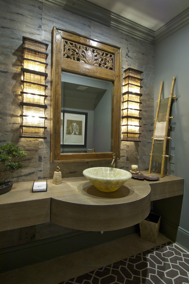 Photo of a contemporary cloakroom in Tampa.