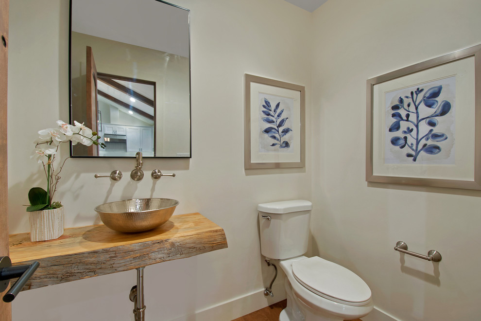 サンディエゴにあるラスティックスタイルのおしゃれなトイレ・洗面所の写真