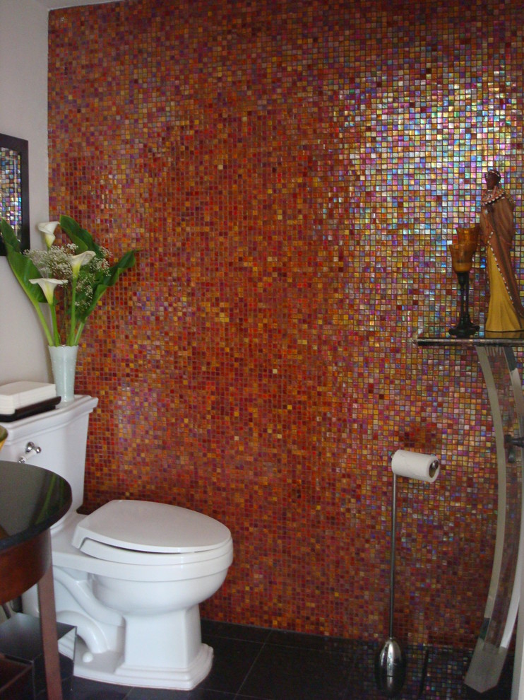 Immagine di un bagno di servizio eclettico