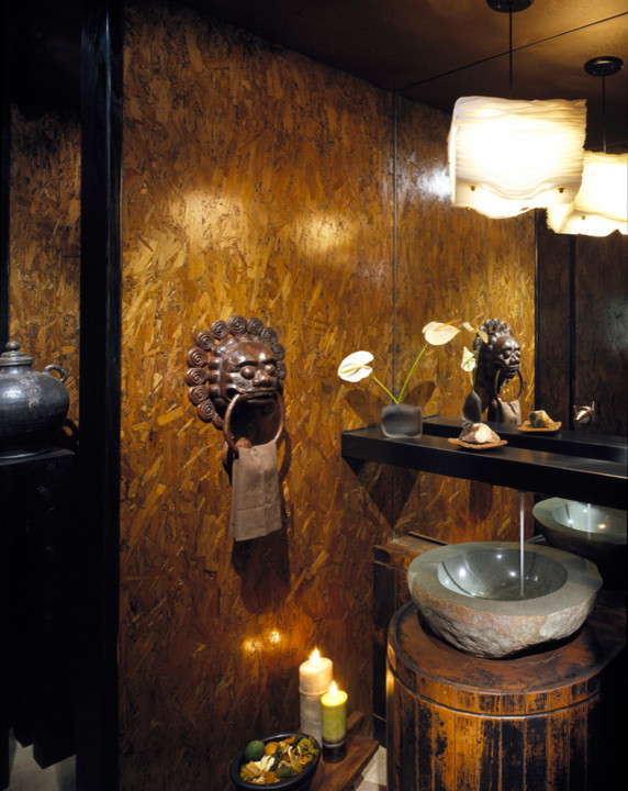 Example of a classic powder room design in Los Angeles