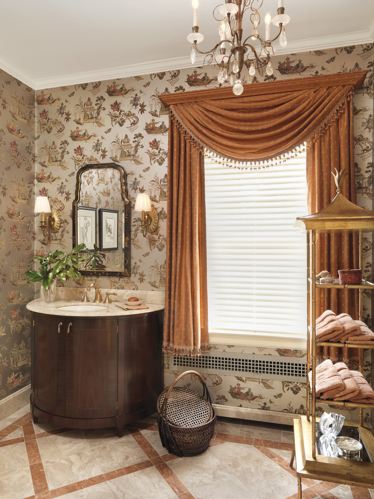 Inspiration för ett vintage toalett, med ett undermonterad handfat, möbel-liknande, skåp i mörkt trä, marmorbänkskiva, beige kakel, stenkakel, flerfärgade väggar och marmorgolv