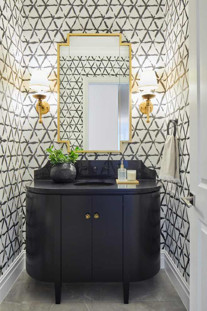 Idéer för att renovera ett mellanstort vintage svart svart toalett, med släta luckor, skåp i mörkt trä, en toalettstol med hel cisternkåpa, klinkergolv i porslin, ett undermonterad handfat, bänkskiva i akrylsten och beiget golv