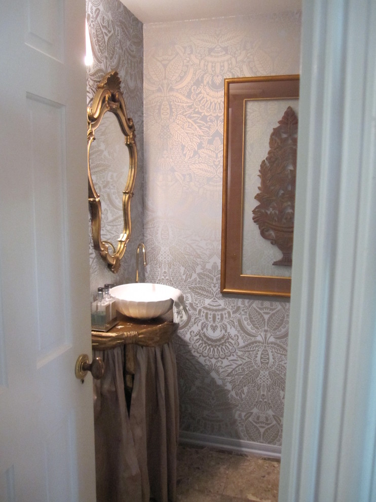 Inspiration för ett litet vintage toalett, med blå väggar och ett fristående handfat