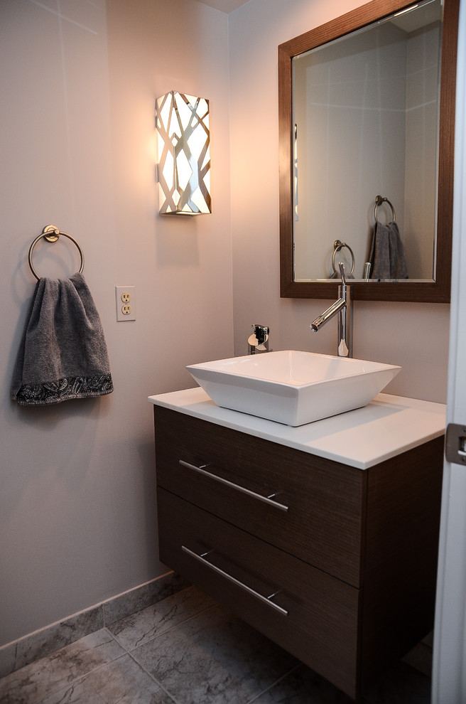 Foto di un bagno di servizio design con top bianco