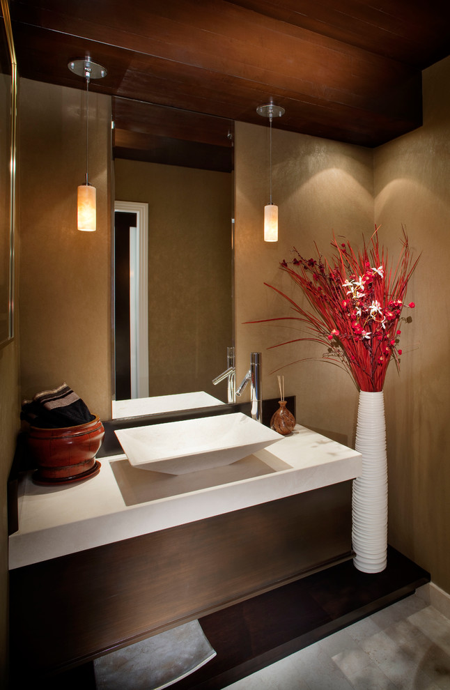 Inspiration for a modern cloakroom in Los Angeles.