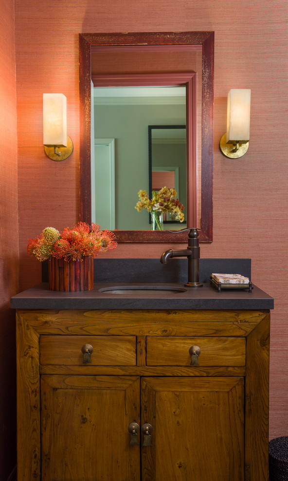 サンフランシスコにあるコンテンポラリースタイルのおしゃれなトイレ・洗面所 (アンダーカウンター洗面器、家具調キャビネット、中間色木目調キャビネット、濃色無垢フローリング、ピンクの壁) の写真