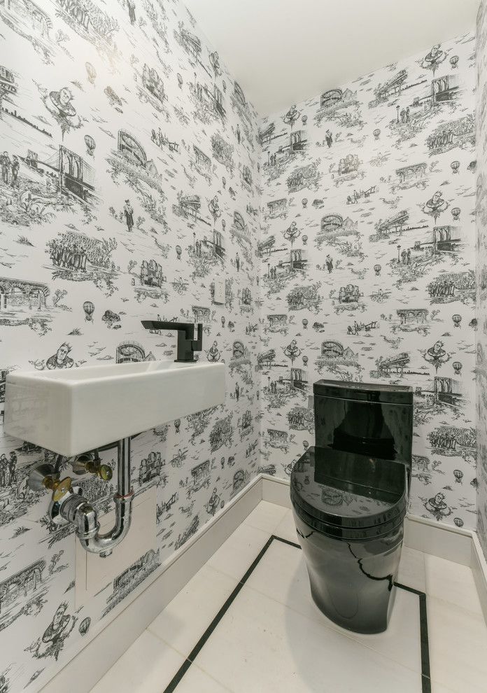 Mittelgroße Moderne Gästetoilette mit Toilette mit Aufsatzspülkasten, bunten Wänden, Keramikboden, Wandwaschbecken und buntem Boden in Boston
