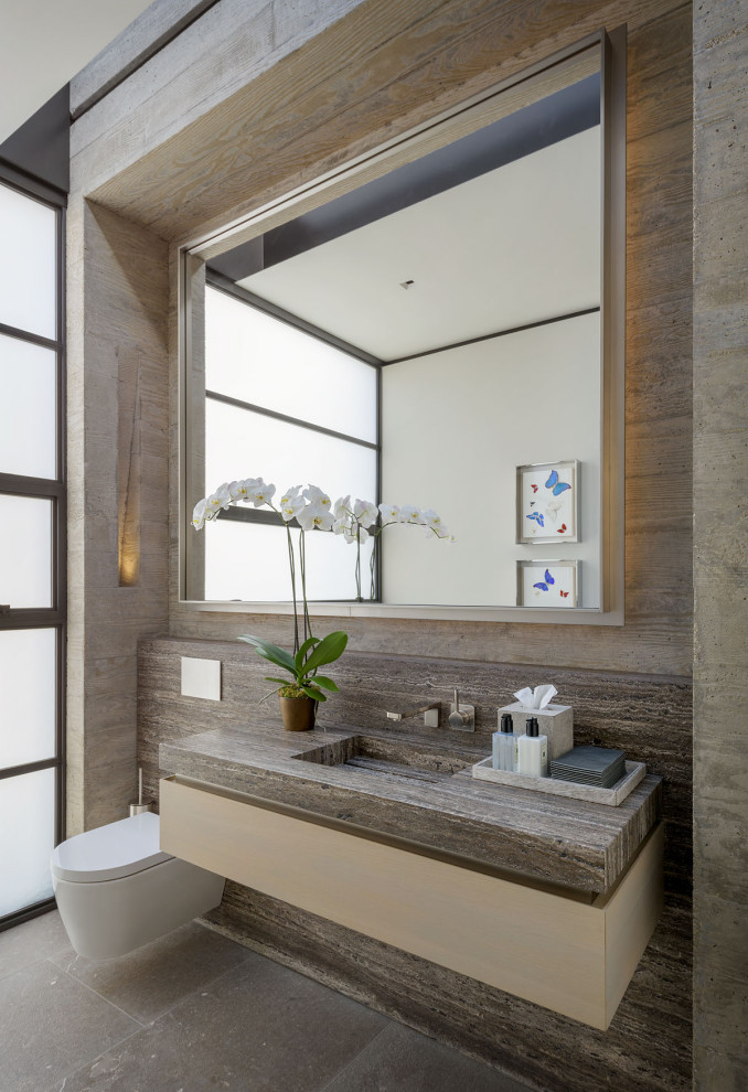 Foto de aseo flotante minimalista con armarios con paneles lisos, puertas de armario beige, lavabo integrado, suelo gris y encimeras grises