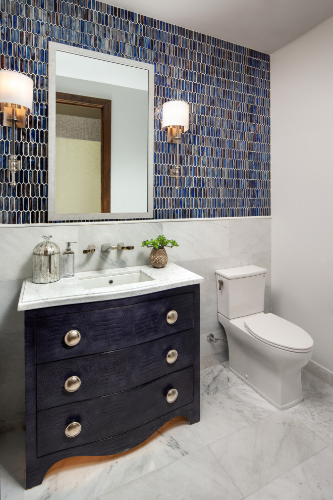 フェニックスにある高級な中くらいなラスティックスタイルのおしゃれなトイレ・洗面所 (青いキャビネット、一体型トイレ	、青いタイル、モザイクタイル、白い壁、大理石の床、アンダーカウンター洗面器、大理石の洗面台、白い床、白い洗面カウンター、フラットパネル扉のキャビネット、独立型洗面台) の写真