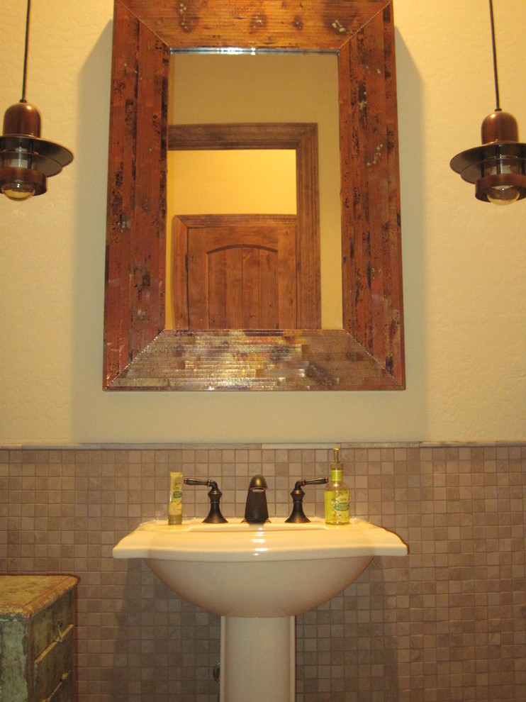 Inspiration for an expansive rustic cloakroom in Phoenix.