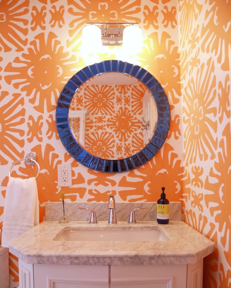 Ispirazione per un bagno di servizio costiero di medie dimensioni con pareti arancioni, pavimento in gres porcellanato, lavabo sottopiano e pavimento grigio