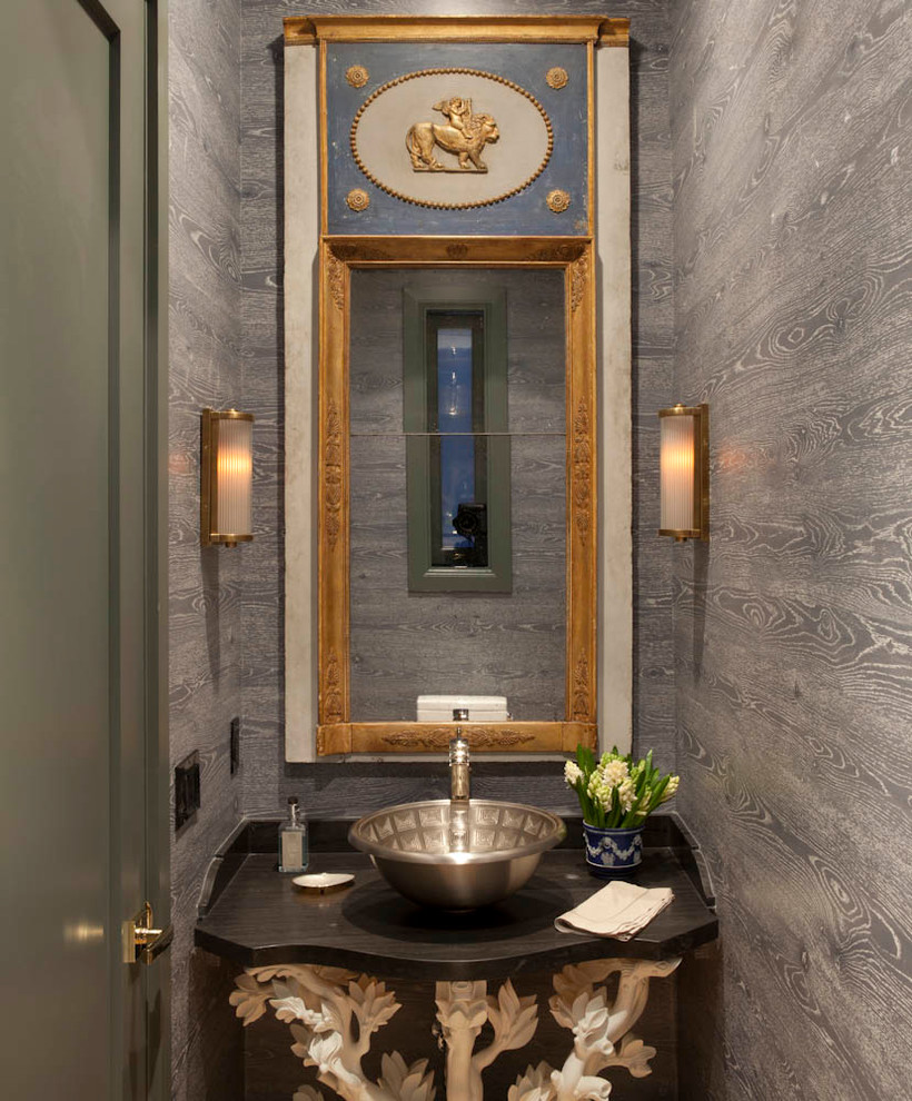 サンフランシスコにあるトランジショナルスタイルのおしゃれなトイレ・洗面所 (グレーの壁、ベッセル式洗面器) の写真