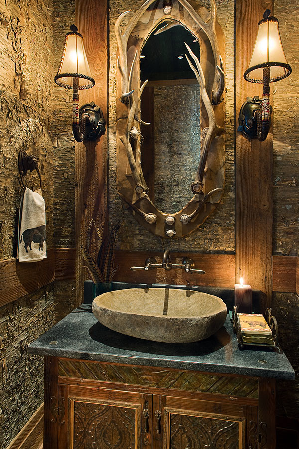 Inspiration för stora rustika toaletter