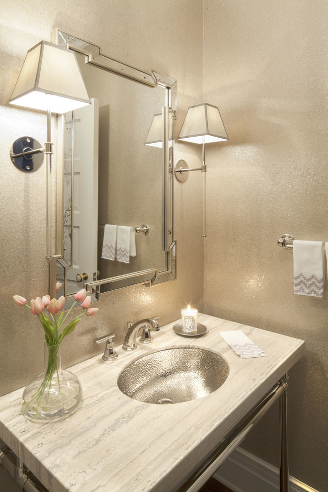 Kleine Klassische Gästetoilette mit Unterbauwaschbecken, grauer Wandfarbe, Kalkstein-Waschbecken/Waschtisch und beiger Waschtischplatte in Dallas