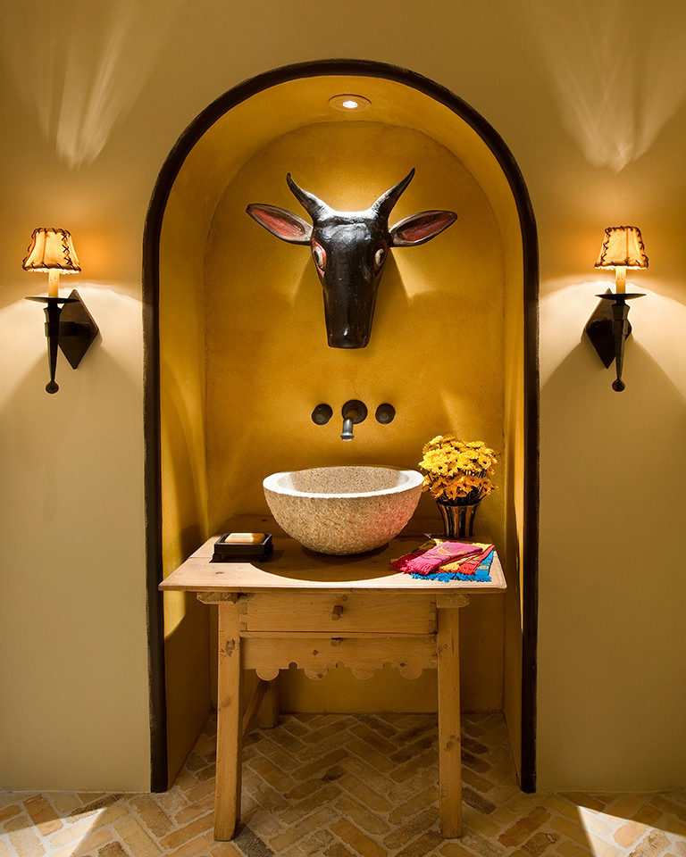 This is an example of a rustic cloakroom in Phoenix.