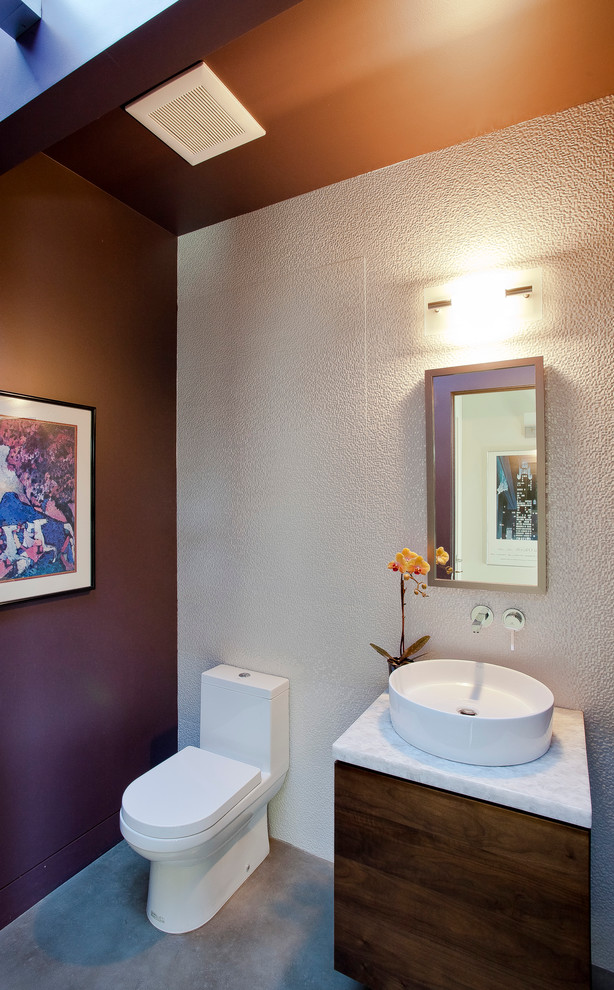 サンフランシスコにあるトラディショナルスタイルのおしゃれなトイレ・洗面所の写真