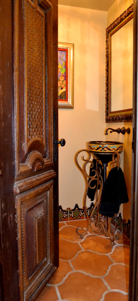 Photo of a traditional cloakroom in Los Angeles.