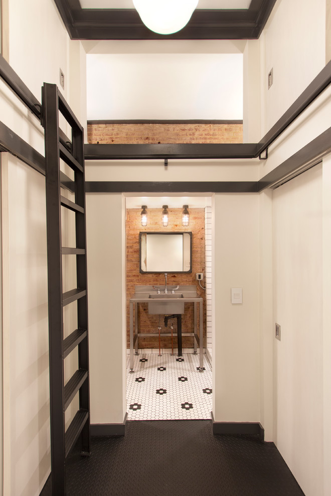 На фото: туалет в стиле лофт с консольной раковиной, полом из мозаичной плитки и черно-белой плиткой с