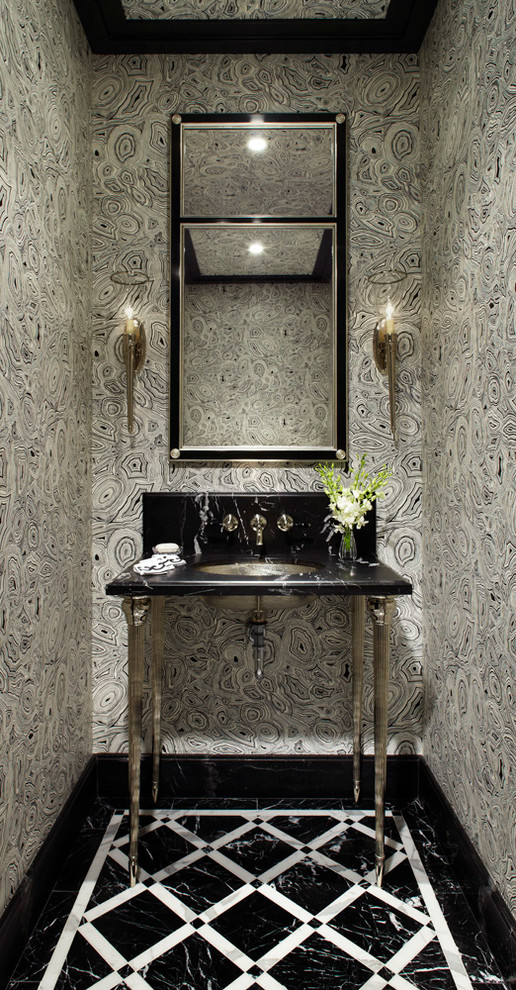 Свежая идея для дизайна: туалет в стиле неоклассика (современная классика) с врезной раковиной - отличное фото интерьера