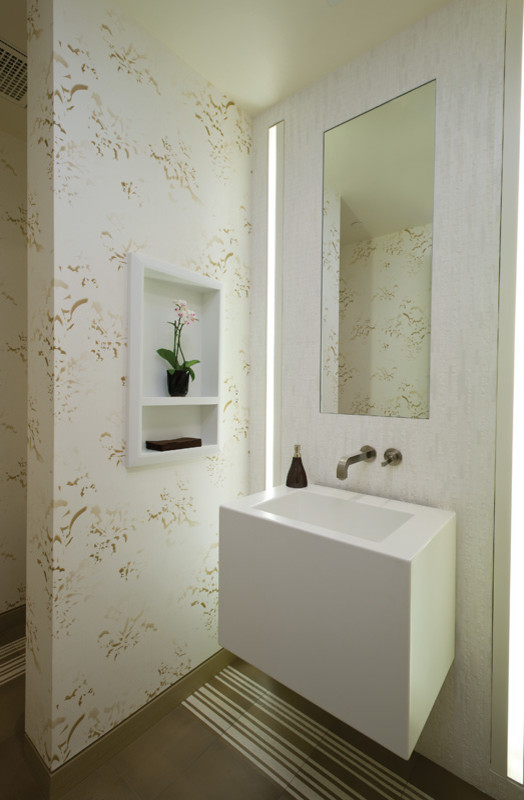 Пример оригинального дизайна: туалет среднего размера в современном стиле с подвесной раковиной, столешницей из искусственного кварца, инсталляцией, керамической плиткой, белыми стенами, бетонным полом и коричневой плиткой