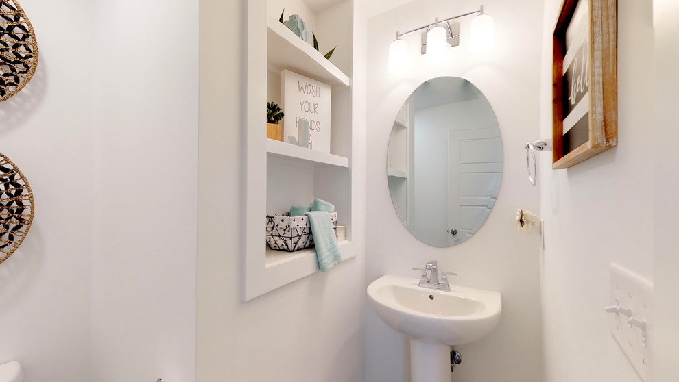 Kleine Urige Gästetoilette mit Toilette mit Aufsatzspülkasten, grauer Wandfarbe, Linoleum, Sockelwaschbecken und grauem Boden in Louisville