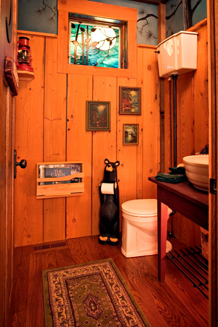 This is an example of a rustic cloakroom in Minneapolis.