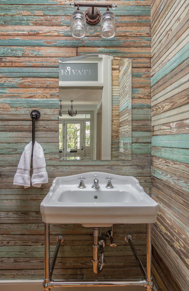 Пример оригинального дизайна: туалет в стиле кантри с коричневыми стенами и подвесной раковиной