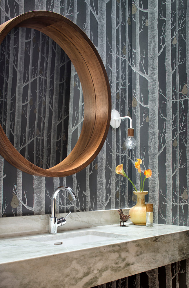 Ispirazione per un bagno di servizio minimal di medie dimensioni con lavabo sottopiano, top in granito e pareti grigie