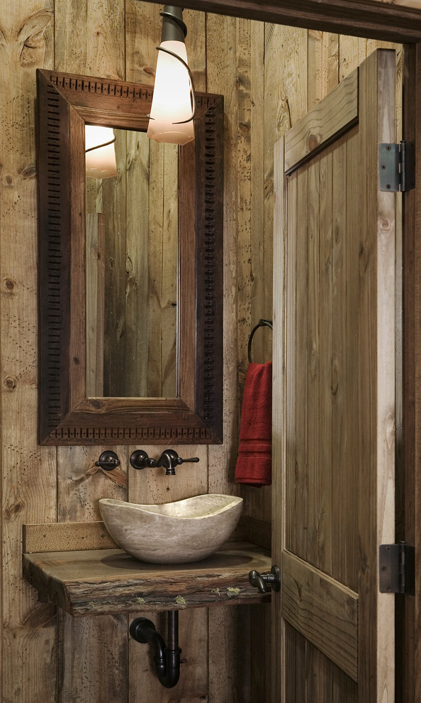 Inspiration for a rustic cloakroom in San Francisco.