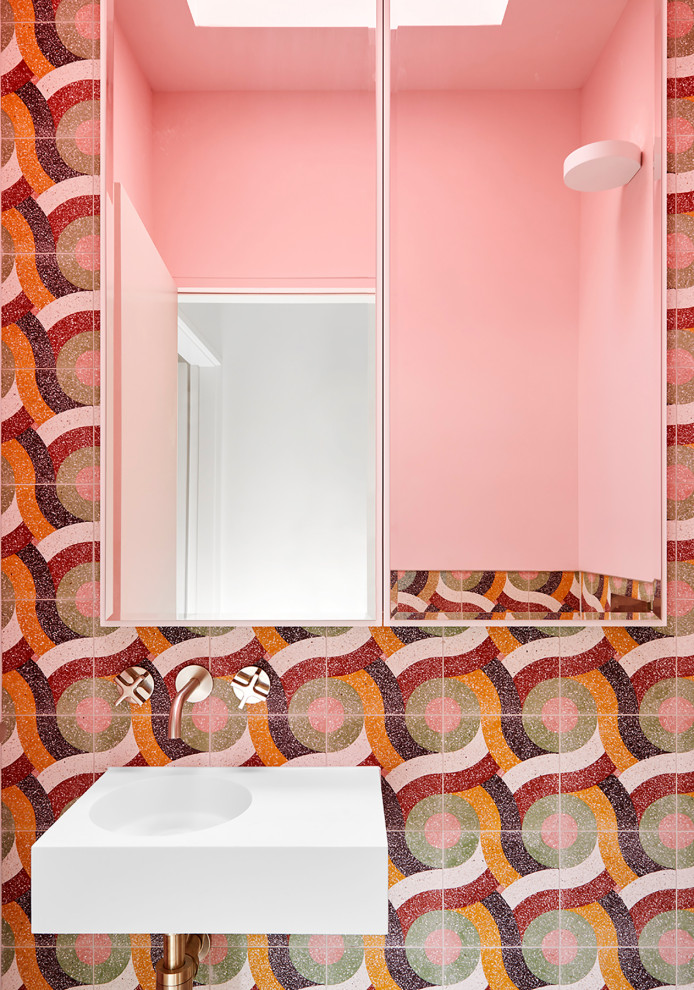 メルボルンにあるミッドセンチュリースタイルのおしゃれなトイレ・洗面所の写真