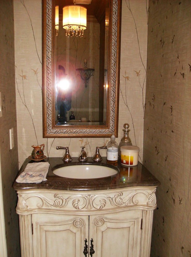 Immagine di un bagno di servizio chic