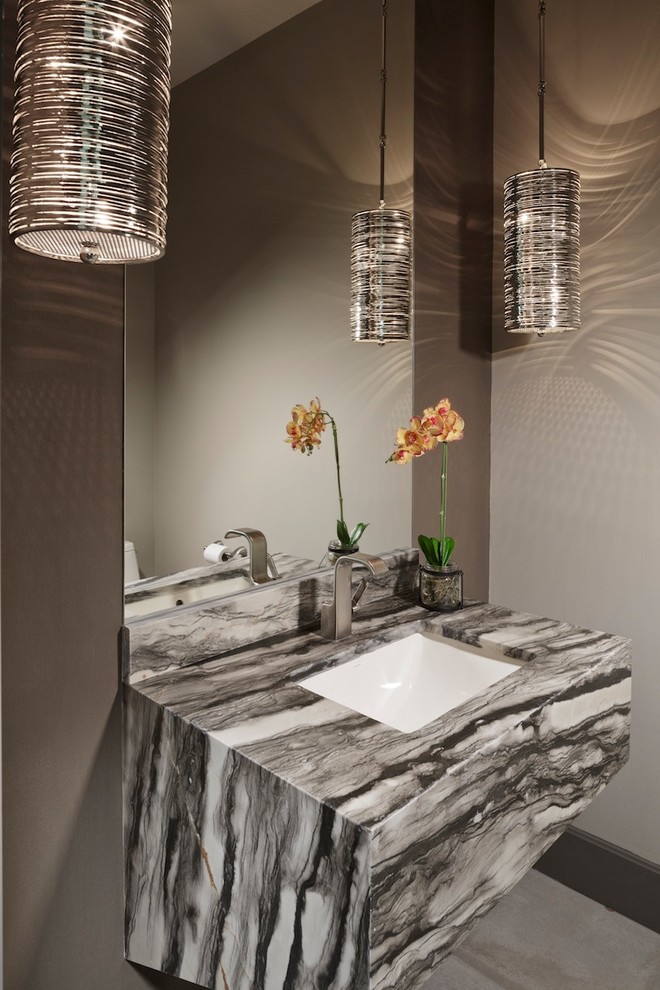 Esempio di un piccolo bagno di servizio moderno con pareti grigie, pavimento con piastrelle in ceramica, top in quarzo composito e lavabo sottopiano