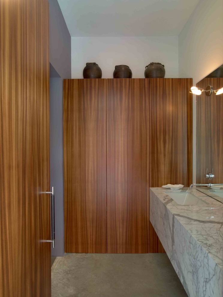 Inspiration for a modern cloakroom in Houston.