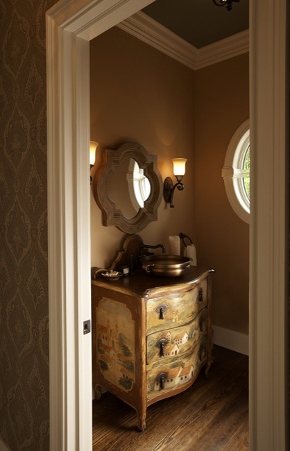 Inspiration for a traditional cloakroom in New York.