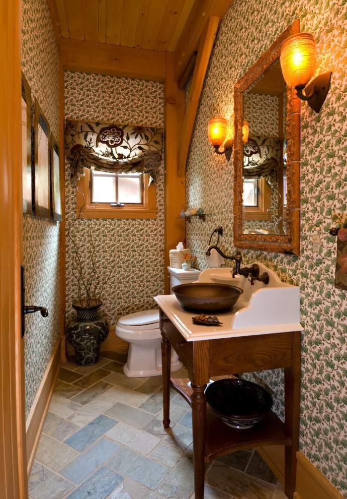 Стильный дизайн: туалет среднего размера в стиле рустика с открытыми фасадами, темными деревянными фасадами, разноцветными стенами, настольной раковиной, столешницей из искусственного камня и разноцветным полом - последний тренд