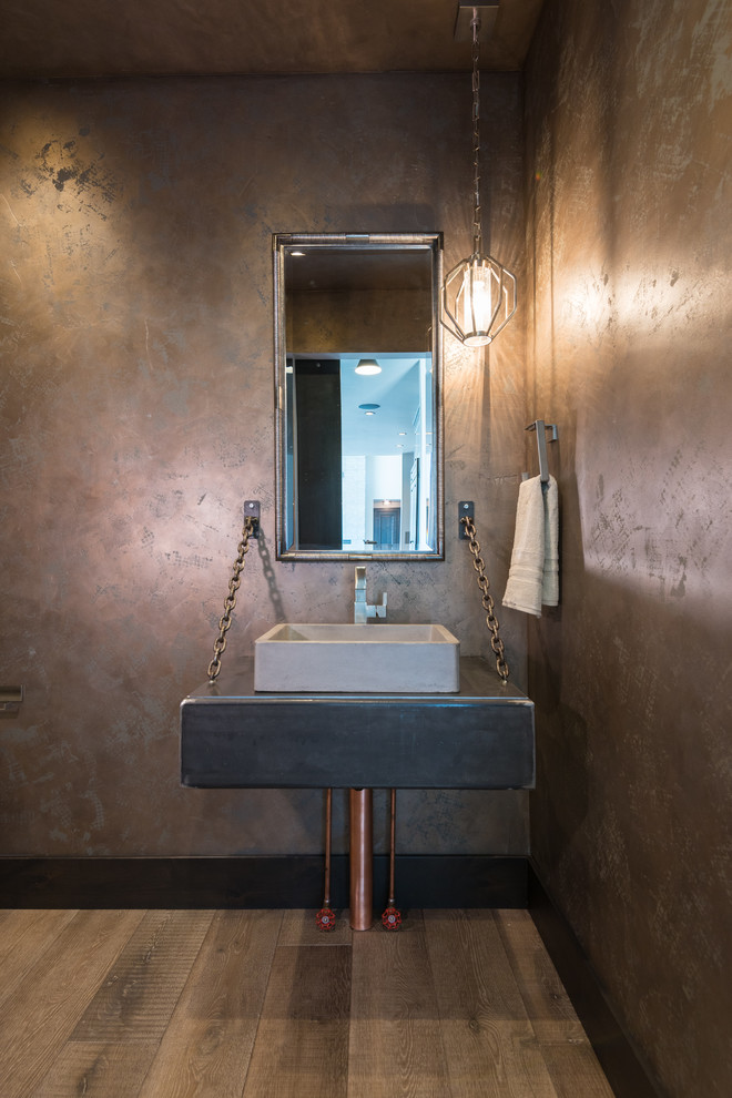 Свежая идея для дизайна: туалет в стиле лофт с открытыми фасадами, серыми фасадами и столешницей из искусственного камня - отличное фото интерьера