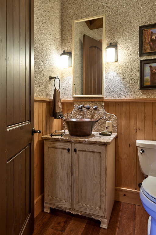 Design ideas for a rustic cloakroom in Charlotte.