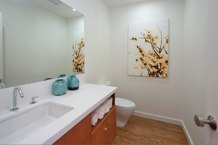 This is an example of a modern cloakroom in Los Angeles.