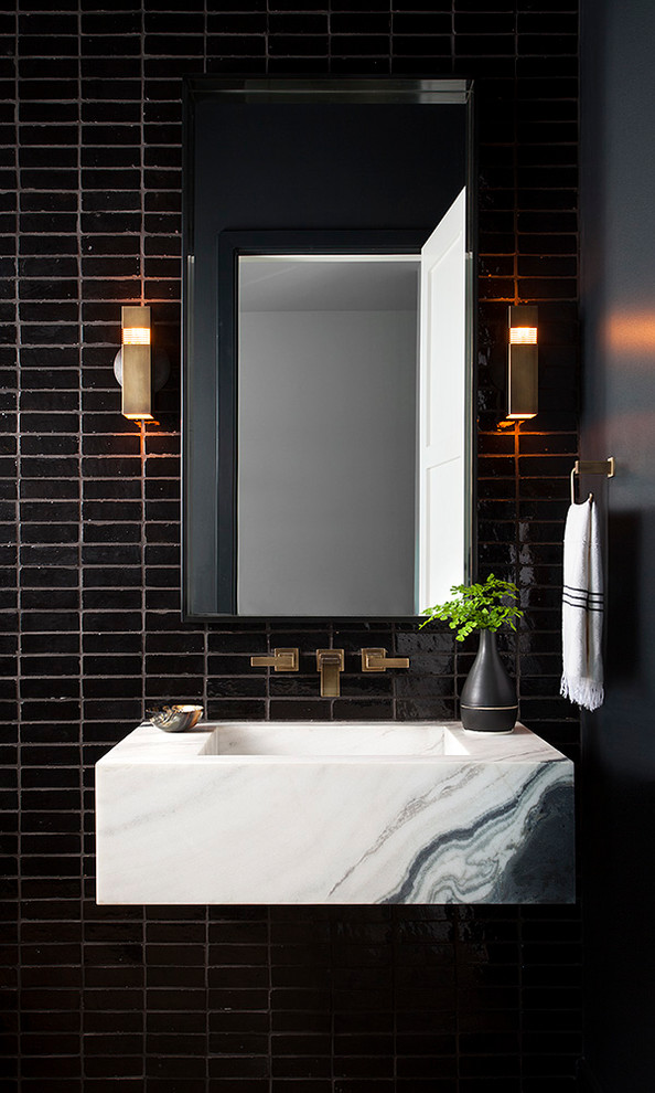 Свежая идея для дизайна: туалет в стиле модернизм с черной плиткой, терракотовой плиткой, монолитной раковиной и белой столешницей - отличное фото интерьера