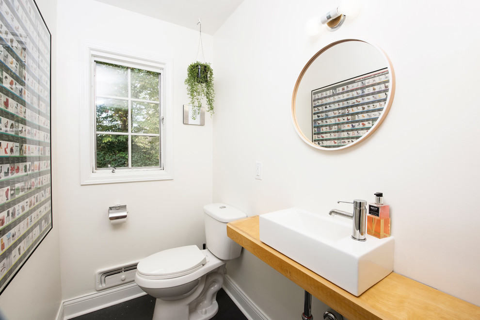インディアナポリスにあるミッドセンチュリースタイルのおしゃれなトイレ・洗面所の写真