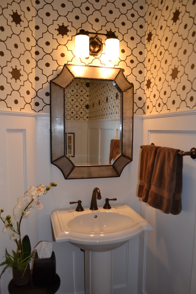 Small traditional cloakroom in Chicago with medium hardwood flooring.