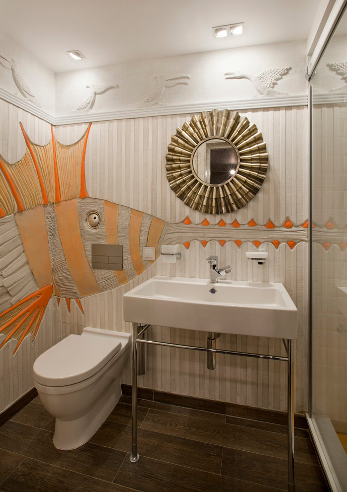 Small bohemian cloakroom in Moscow with ceramic flooring, a two-piece toilet and a console sink.