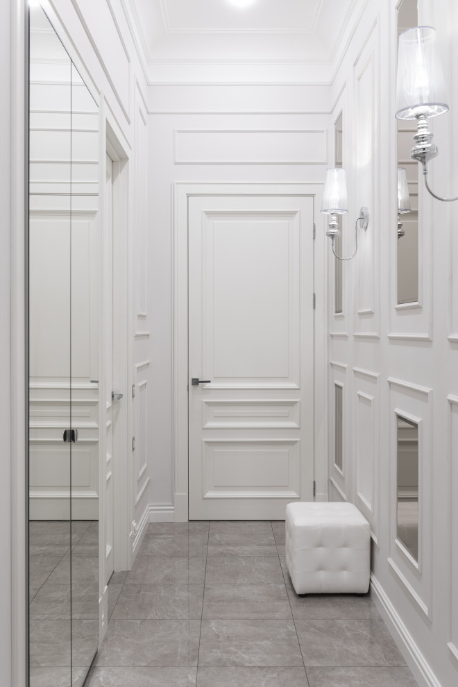 Idéer för mellanstora vintage ingångspartier, med vita väggar, klinkergolv i keramik, en enkeldörr, en vit dörr och grått golv