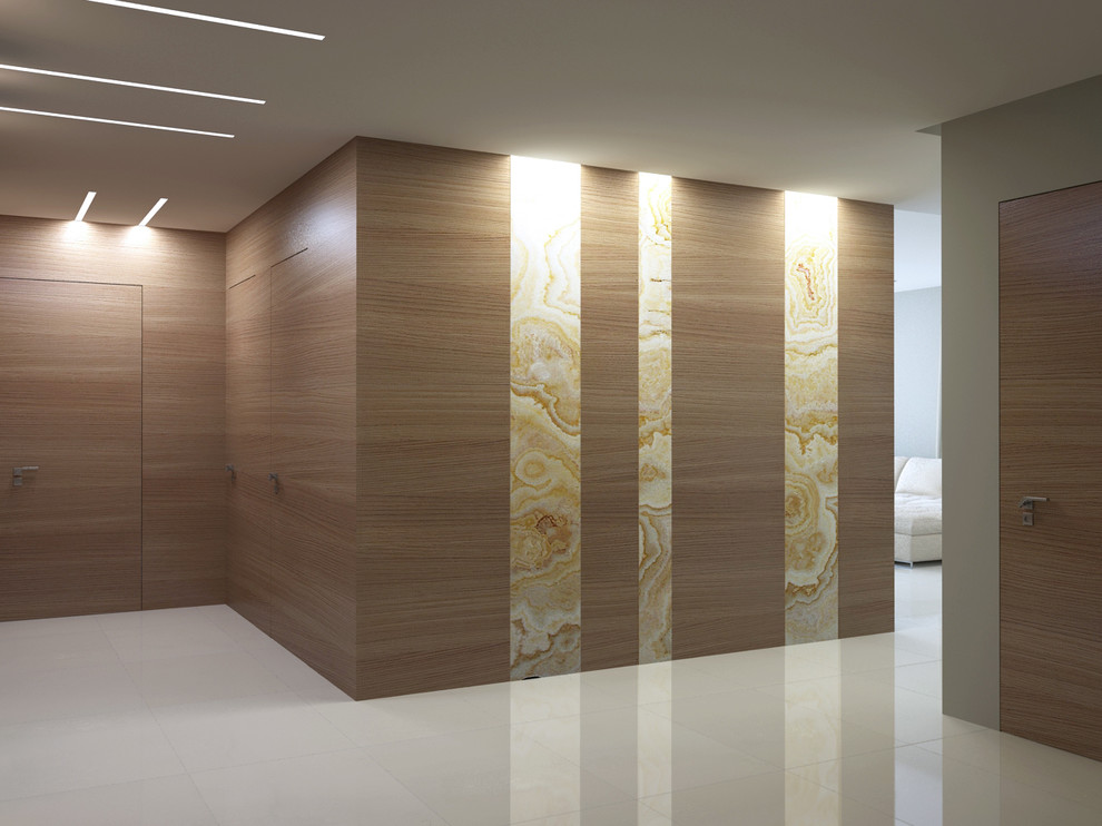 Idee per un corridoio minimal di medie dimensioni con pareti marroni, pavimento in gres porcellanato, una porta singola e una porta in legno bruno