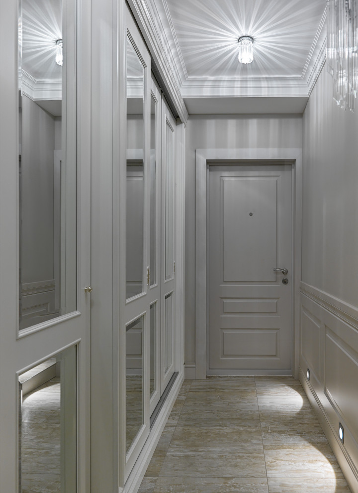 На фото: входная дверь среднего размера в стиле неоклассика (современная классика) с серыми стенами, полом из керамогранита, одностворчатой входной дверью, серой входной дверью и бежевым полом с