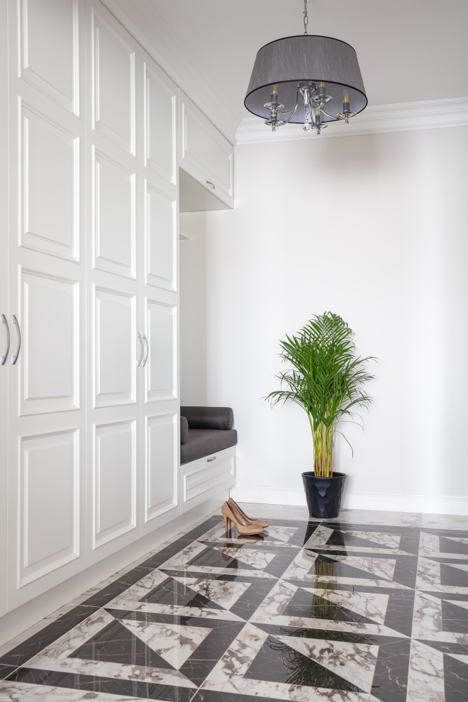 Foto di un ingresso minimal di medie dimensioni con pareti bianche, pavimento in gres porcellanato e pavimento nero
