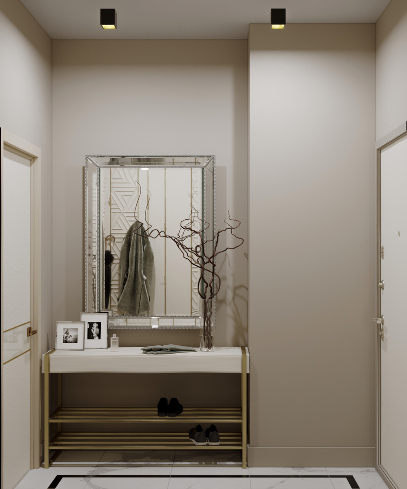 Свежая идея для дизайна: прихожая в стиле неоклассика (современная классика) с бежевыми стенами, мраморным полом и белым полом - отличное фото интерьера