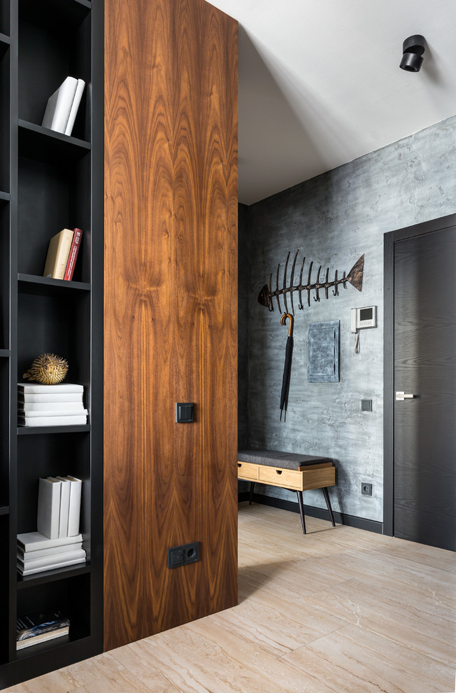 Idéer för en mellanstor modern ingång och ytterdörr, med grå väggar, klinkergolv i porslin, en enkeldörr, en brun dörr och beiget golv