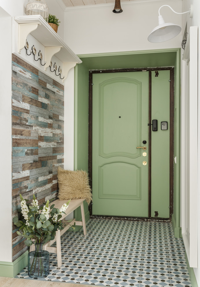 Foto på en minimalistisk ingång och ytterdörr, med en enkeldörr och en grön dörr